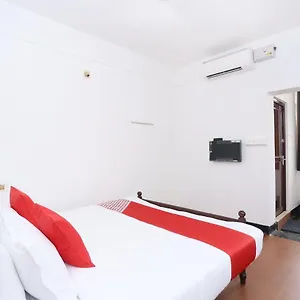 Oyo Flagship Kaveri Tourist Guruvayur